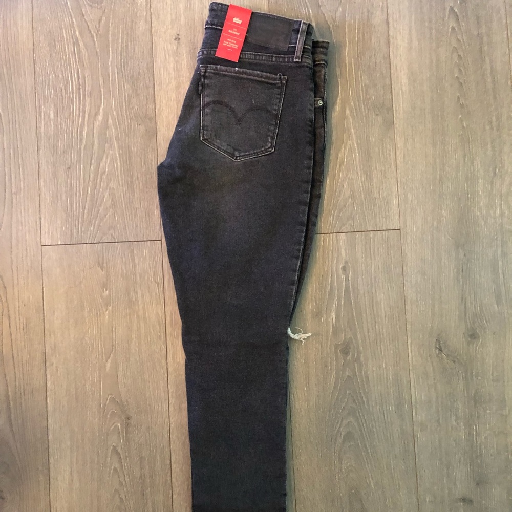 Levi’s 711 Skinny